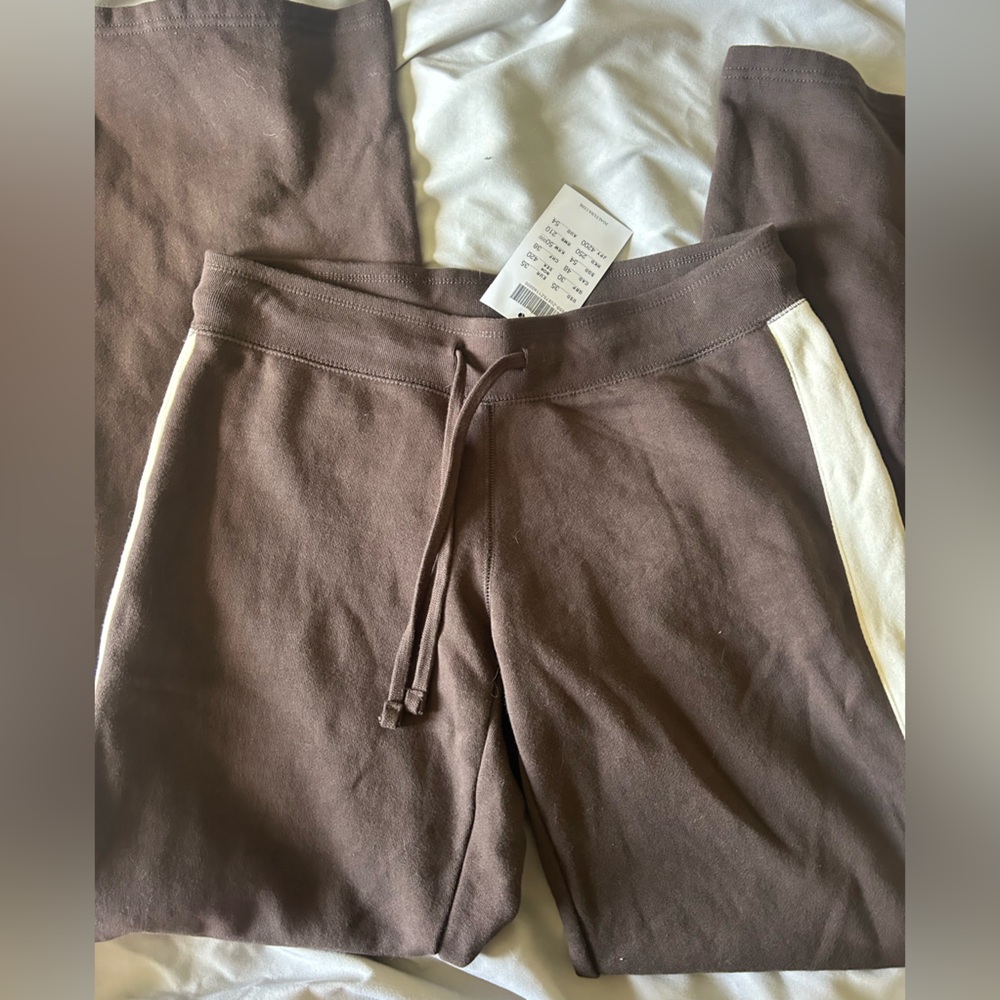 Brandy Melville Dark Brown Fleece-Lined Sweatpants with Cream Tag Detail